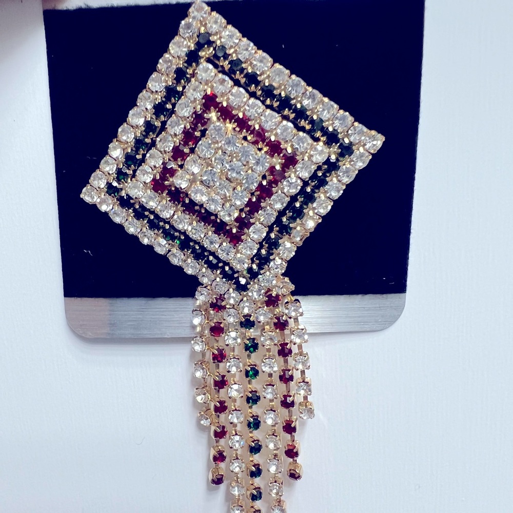 Brooch with stones